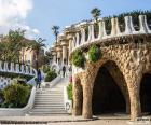 Парк Гуэль является общественный парк с садами и архитектурные элементы, расположенный в городе Барселона, по проекту архитектора Антонио Гауди. Всемирного наследия с 1984 года